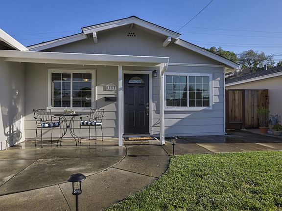 4th image of 582 Continental Dr