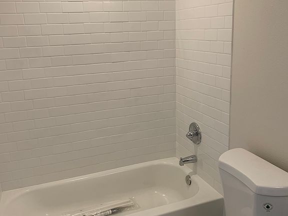 5th image of 3000 E 33rd St