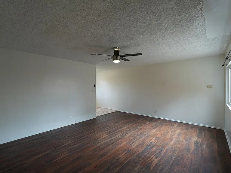 11915 Manor Dr — Photo 4