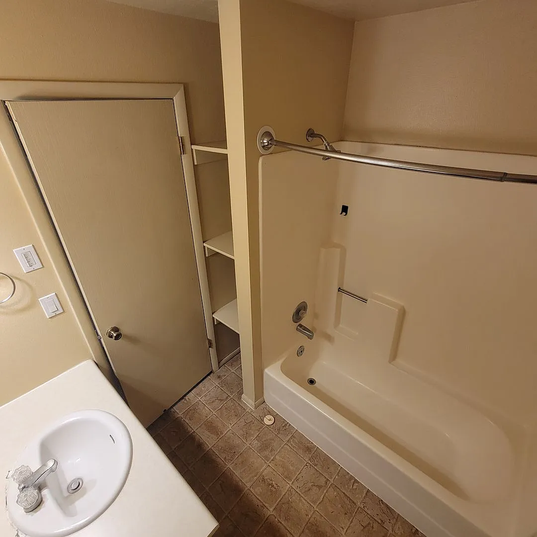 Apartment For Rent — Photo 2