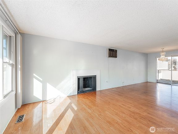 5th image of 213 Broadmoor Street NW