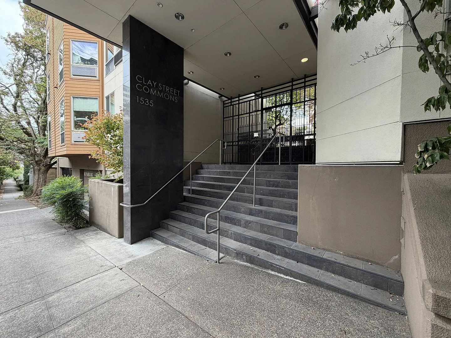 1535 SW Clay St — Photo 1