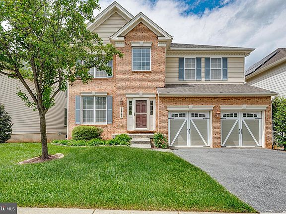 3rd image of 2222 Hollowoak Dr