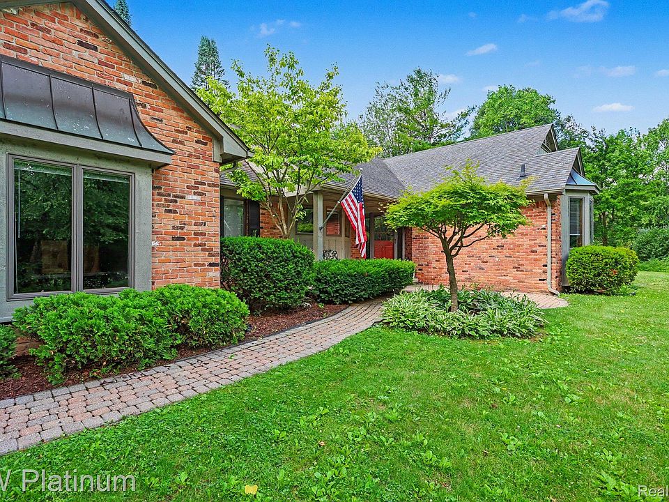 1st image of 41945 Hillview Dr