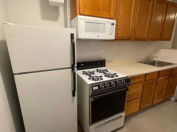 3rd image of 425 W 45th St #4FE
