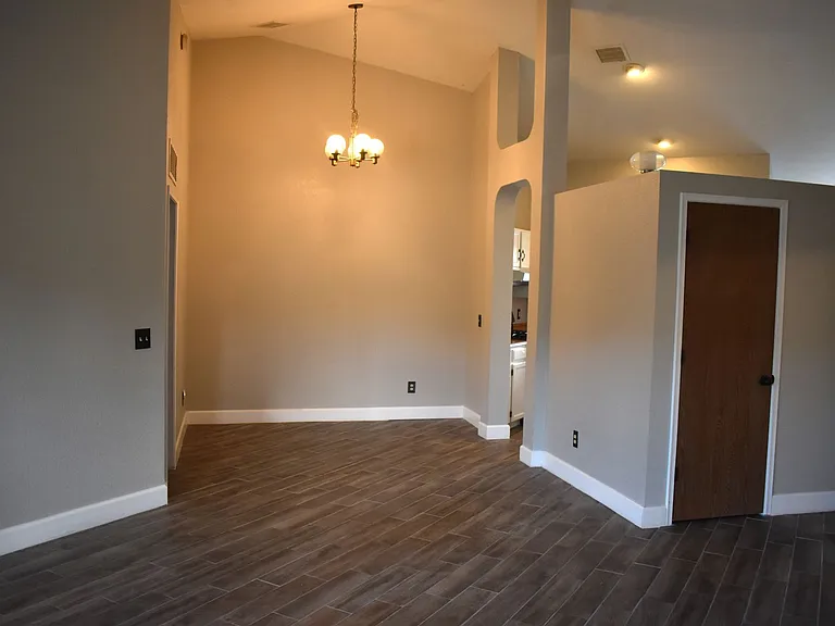 3547 Briarwood Dr — Photo 10