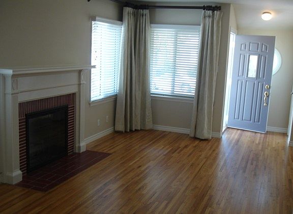 3rd image of 5025 Murietta Ave