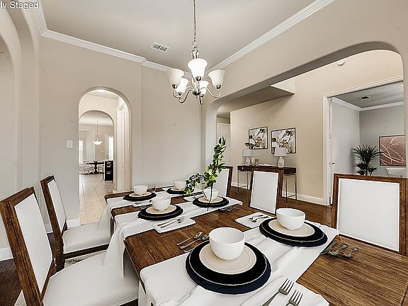 5th image of 956 Bentley Dr