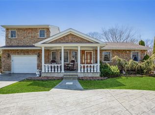 18 Tulip Ave, Farmingville, NY 11738