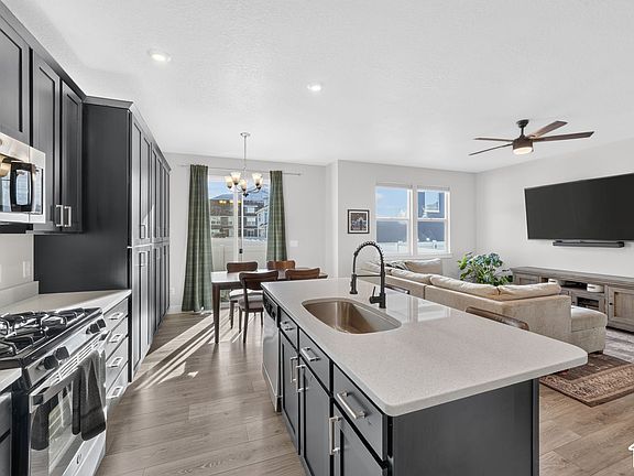 3rd image of 1081 S Bowery Way