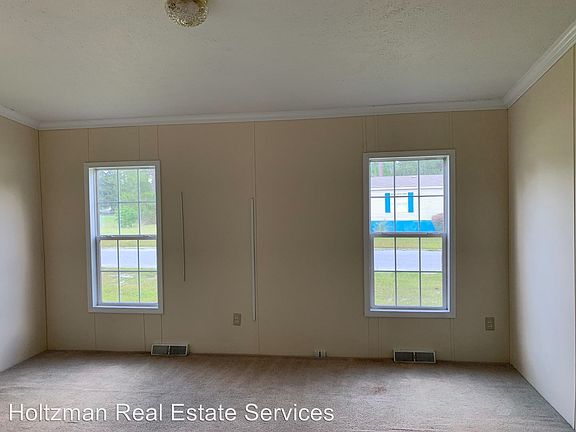 5th image of 190 Huckaberry Ln NE