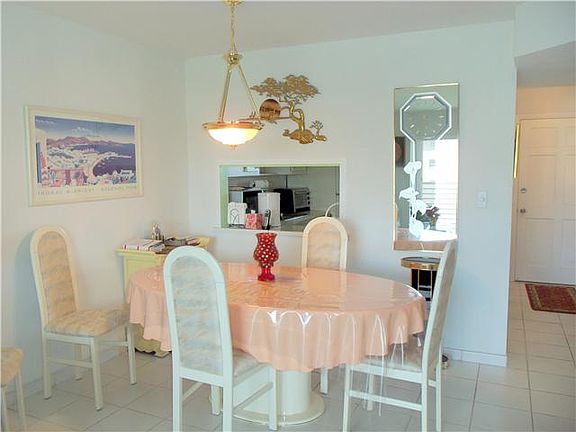 4th image of 2724 S Garden Dr #301