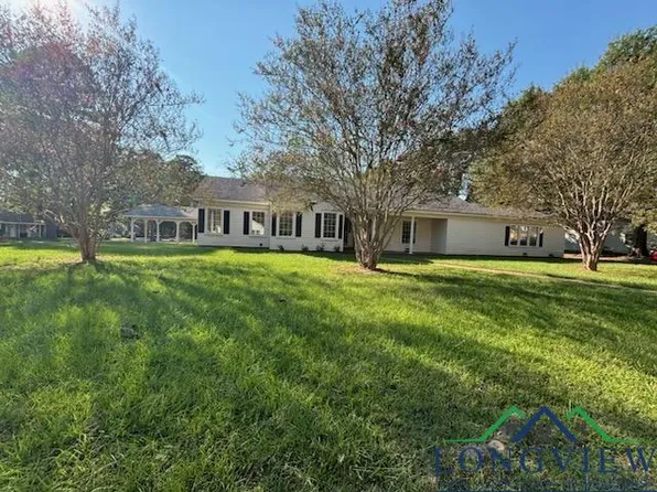 1004 N Bledsoe St, Gilmer, TX 75644