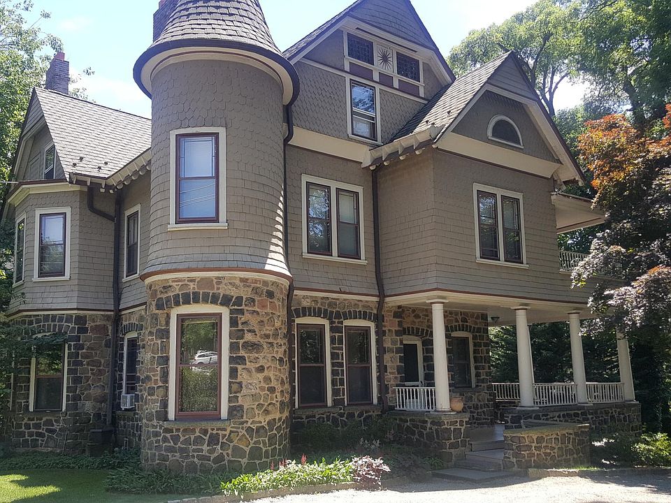 First floor with separate driveway