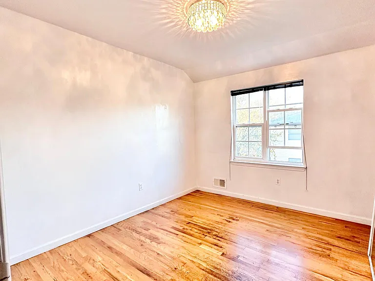 13 Mann Ave — Photo 9
