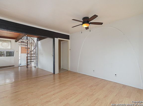 3rd image of 3219 Greenacres Dr