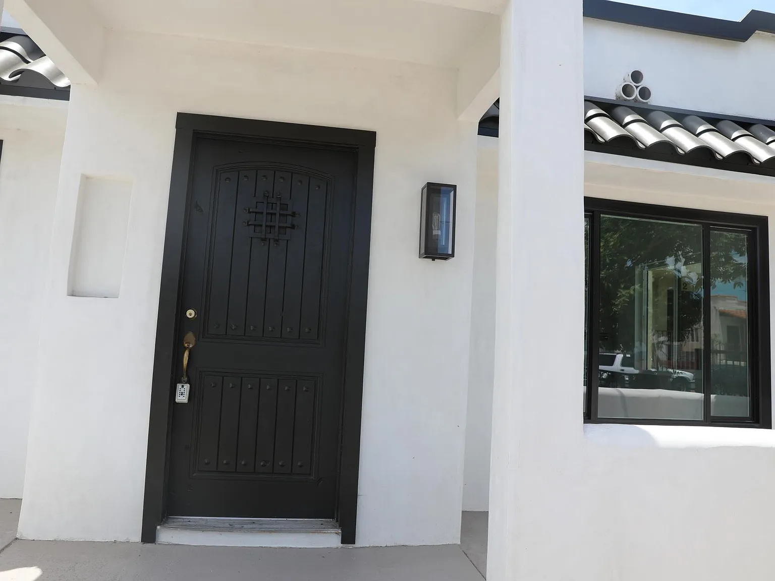 2440 Houston St — Photo 4