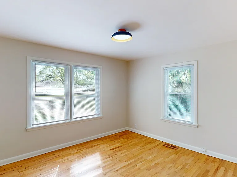 3906 S Poplar St — Photo 16