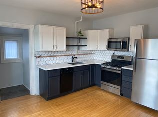 652 19th Ave NE, Minneapolis, MN 55418