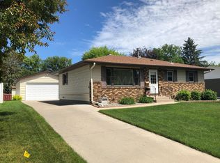 1422 21st St S, Fargo, ND 58103