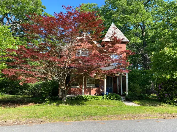 52 J St, Turners Falls, MA 01376