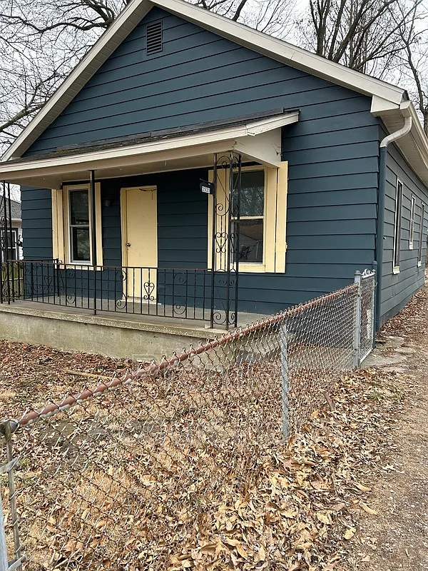 3531 Thomas Ave photo 1