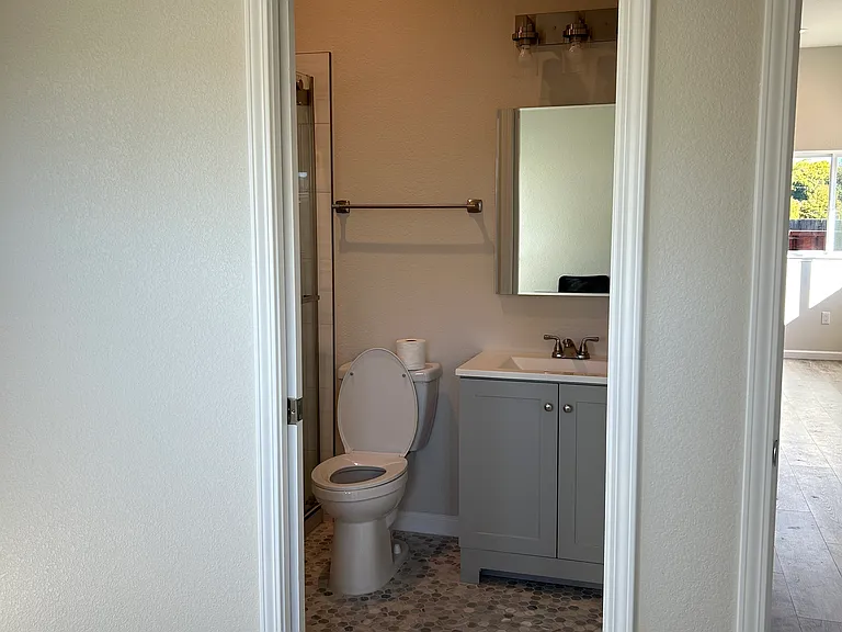 Bedroom 2 ensuite bathroom (Bathroom 2)