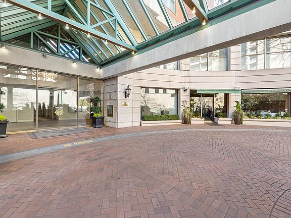 3rd image of 1501-909 Burrard St #1501