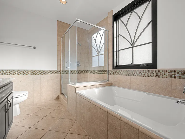 1138 Glenville Dr — Photo 28