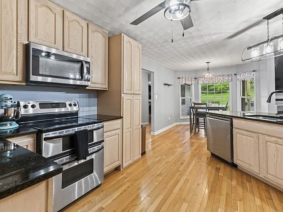 5th image of 255 Hilton Holw