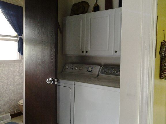 1/2 bath and laundry area