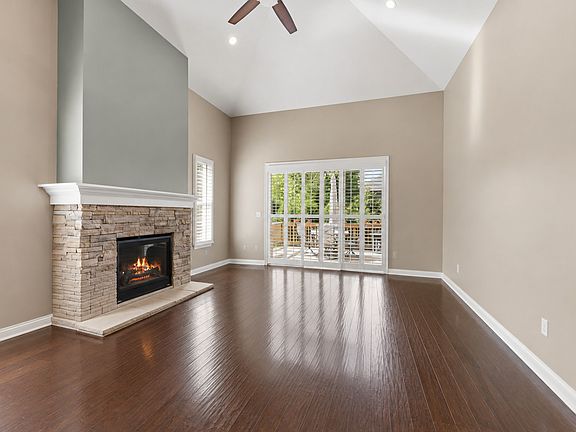 5th image of 1636 Castle Lawn Ct