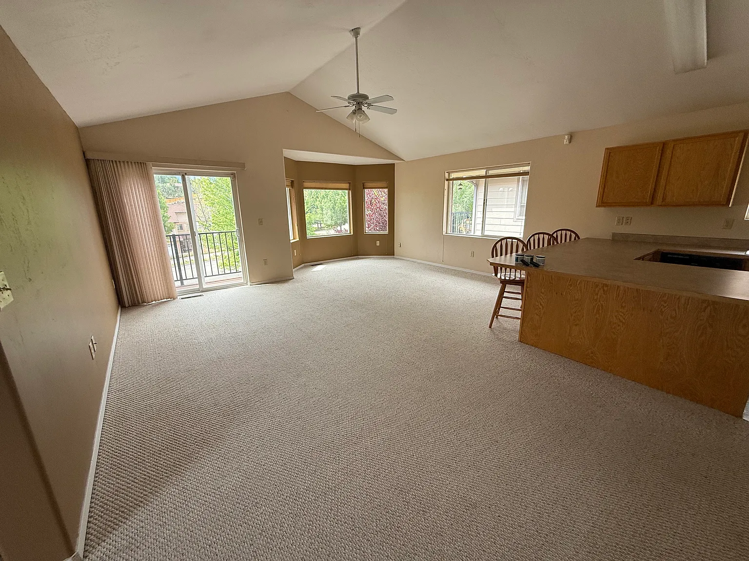 3 bed, 1910 sqft, $3,150 — Photo 2