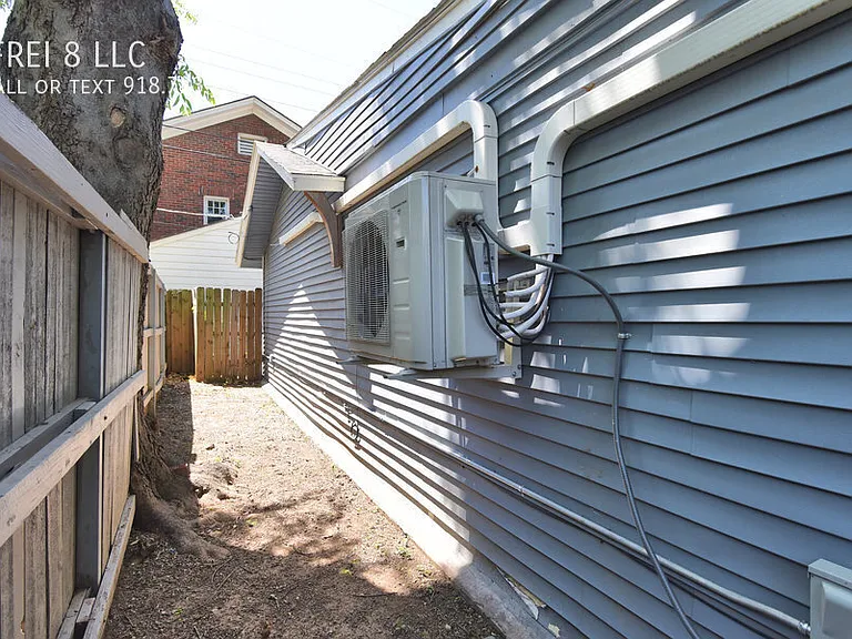 2204 1/2 E 14th St — Photo 15