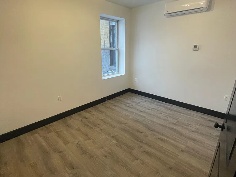 11 Thomas St #B1 — Photo 1