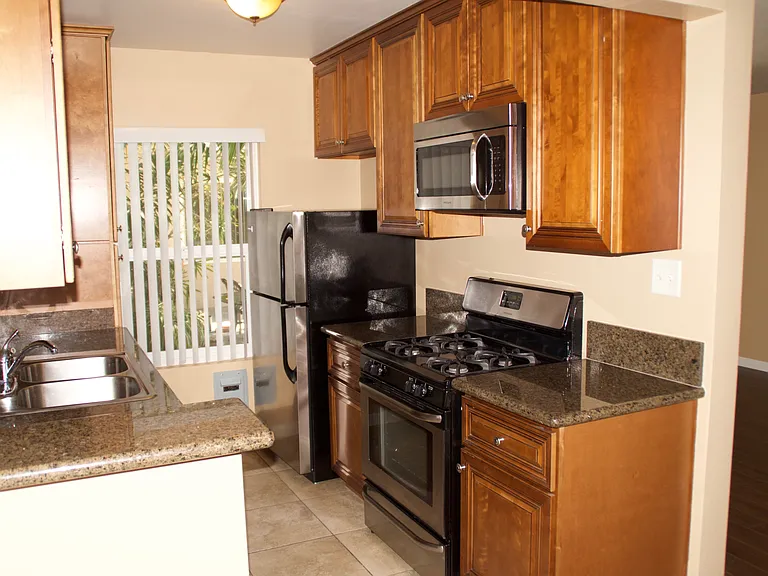 1762 Orchid Ave #14 — Photo 10