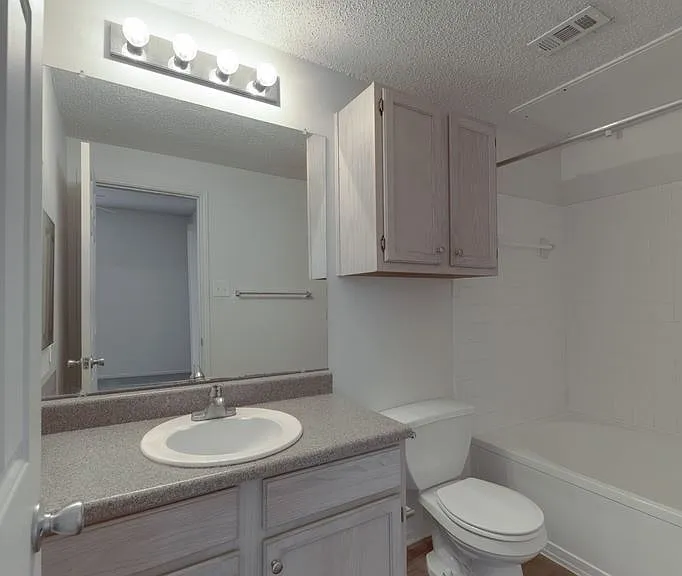 La Crosse Apartments — Photo 30