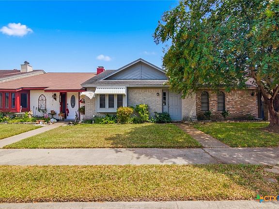 3rd image of 208 Versailles St