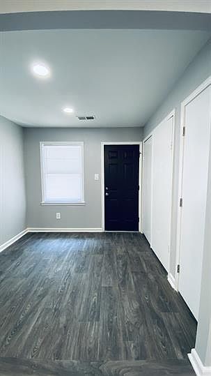 Living room/Entry