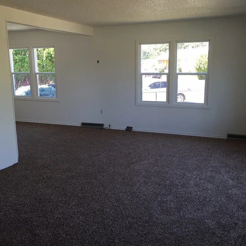Building Photo - 1347 Thayer Dr