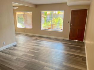 2115 Placentia Ave APT 15, Costa Mesa, CA 92627