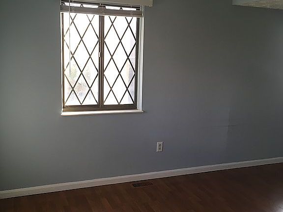 4th image of 330 Bexley Ct