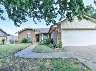 1529 Aspen Dr, Moore, OK 73160