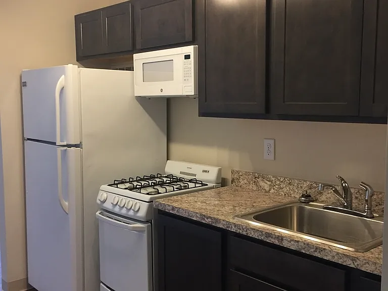 817 W High St — Photo 3