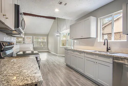 2410 Rolling Glen Dr Photo 1