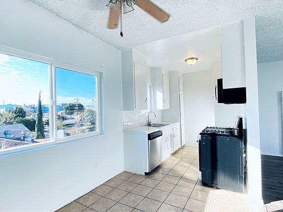 4th image of 5715 Vineland Ave #85-20