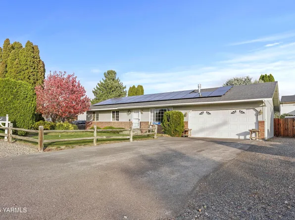 517 5th St, Zillah, WA 98953