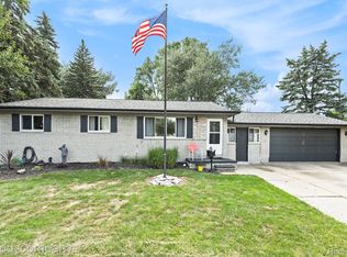 35571 Baron Ct, Clinton Township, MI