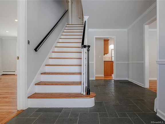 3rd image of 68 Alexandra Dr