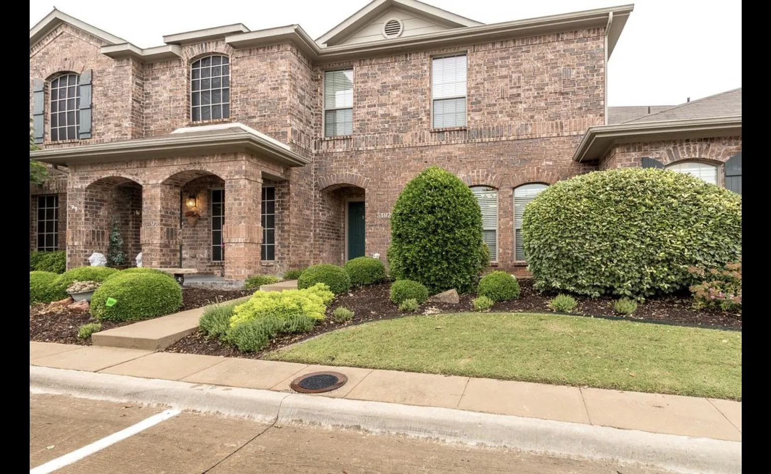 2 bed, 1.5 bath, 1227 sqft, $1,925 — Photo 1
